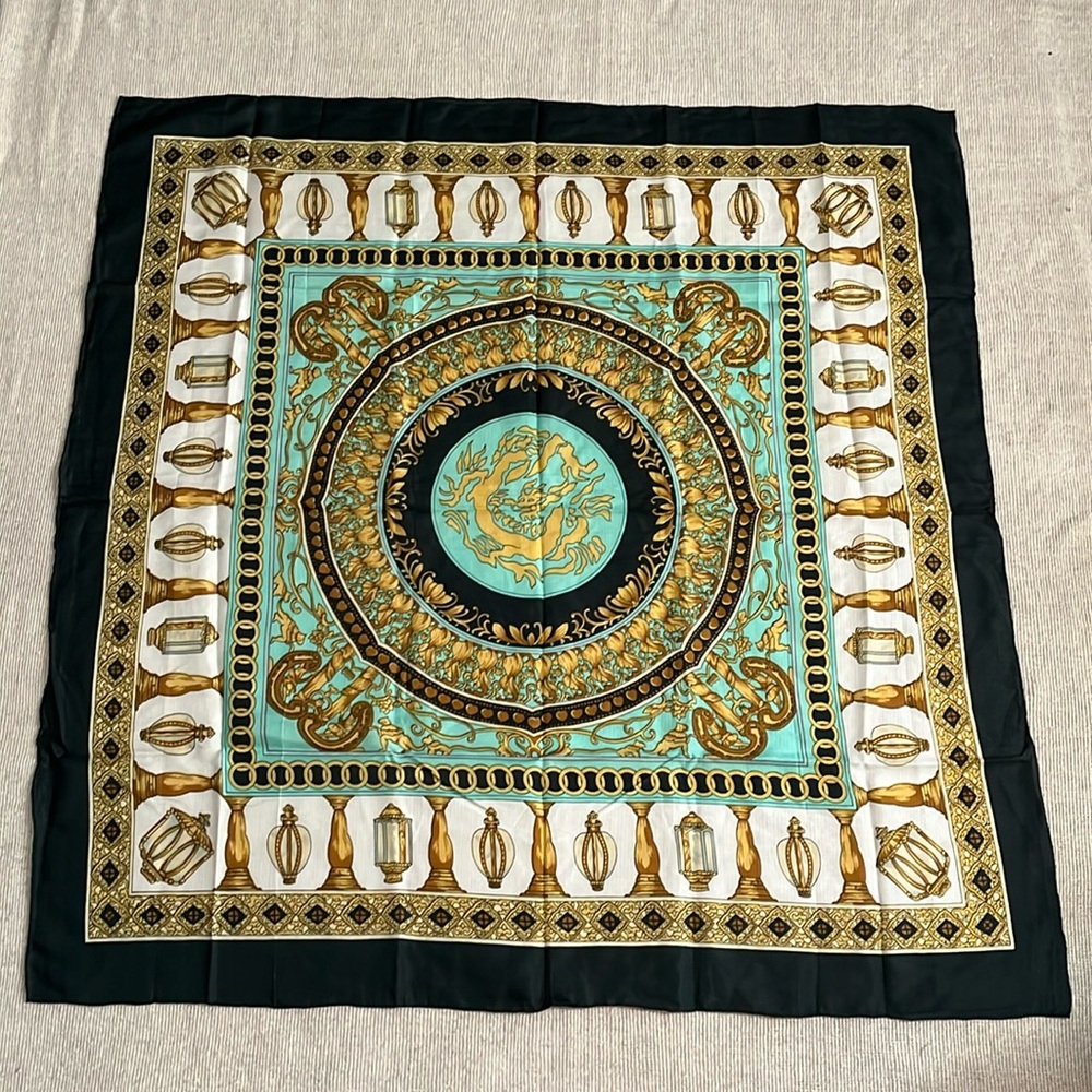 Vintage silk scarf, roughly 32 x 32“